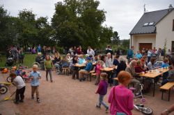 Žehnání aktovek a gardenparty