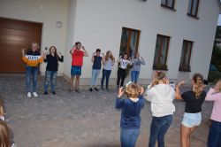 Žehnání aktovek a gardenparty
